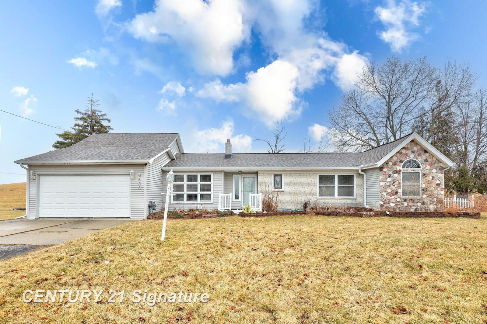 Property Photo:  4940 Coralberry Road  MI 48604 