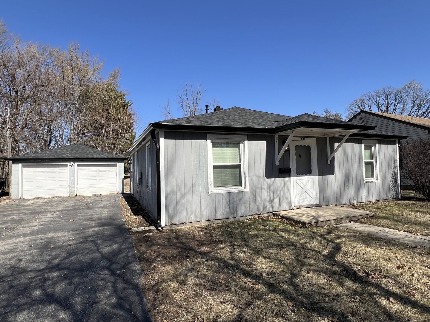 Property Photo:  407 E Abe Street  IL 60545 