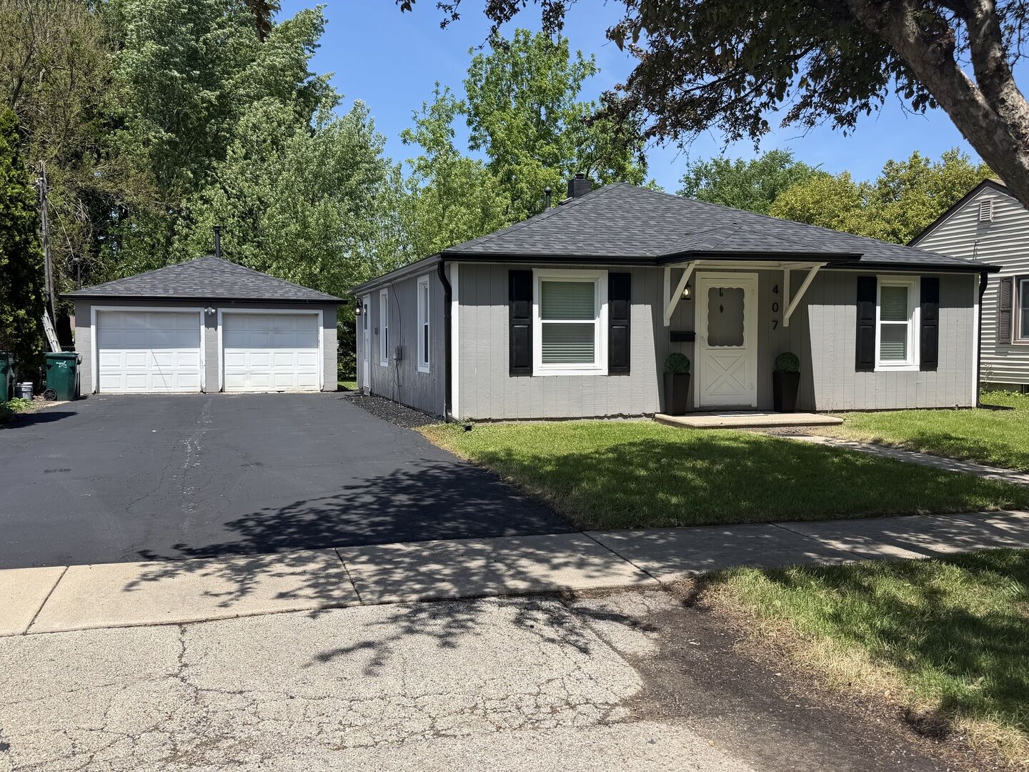 Property Photo: 407 E Abe Street IL 60545