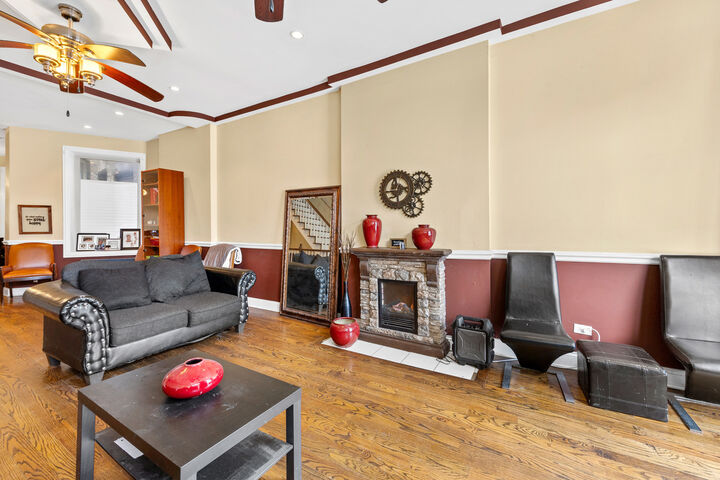 Property Photo:  4403 S Prairie Avenue  IL 60653 