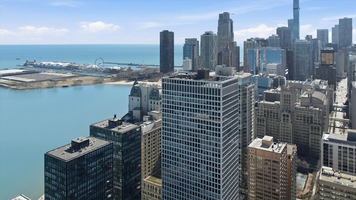 Property Photo:  260 E Chestnut Street 2010  IL 60611 