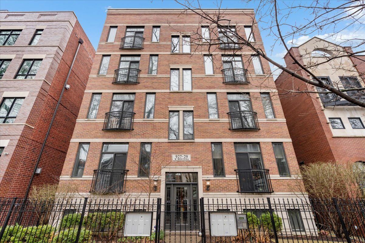 Property Photo:  929 W Montana Street 4W  IL 60614 