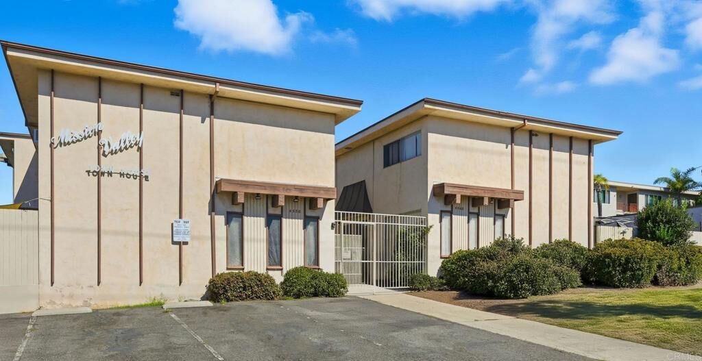 Property Photo:  4530 Vandever Avenue 6  CA 92120 