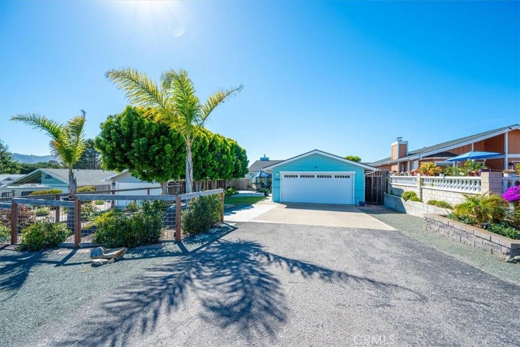 Property Photo: 1461 18th CA 93402