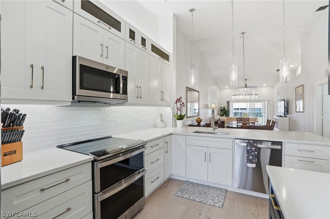 Property Photo: 2386 Magnolia Avenue 7816 FL 34112