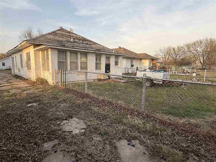 Property Photo:  805 W McKinley  OK 74631 