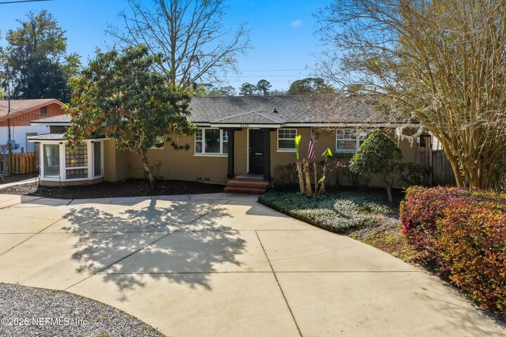 Property Photo: 2438 Buttonwood Drive FL 32216