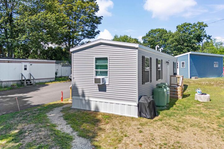 Property Photo:  1338 Woodbury Avenue  NH 03801 