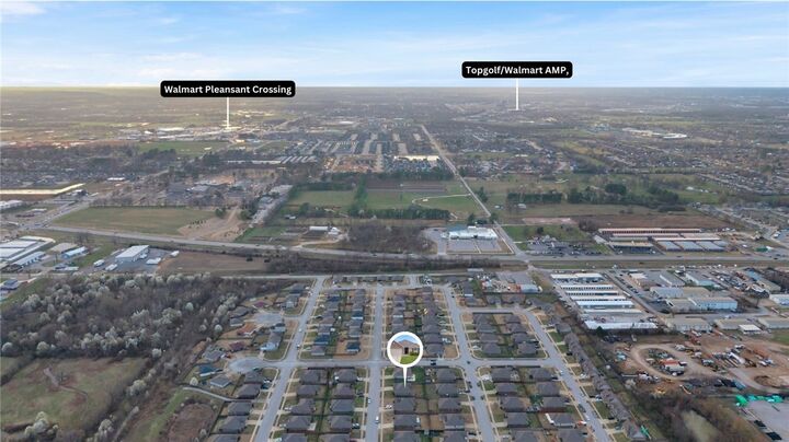 Property Photo:  407 W Gillian Avenue  AR 72758 