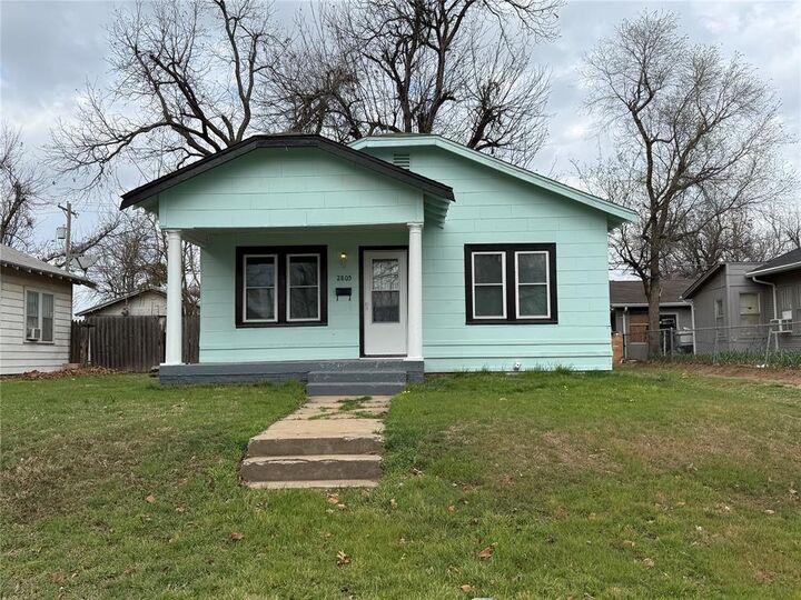 Property Photo: 2805 W Park Place OK 73107