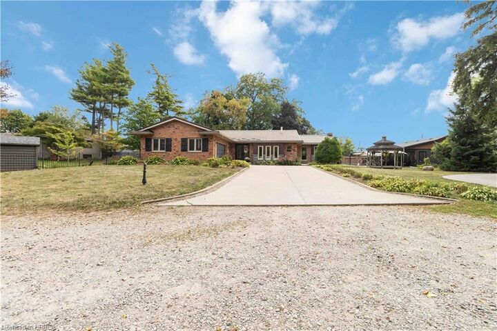 Photo de la propriété:  232 Paris Road E  ON N3R 1J4 