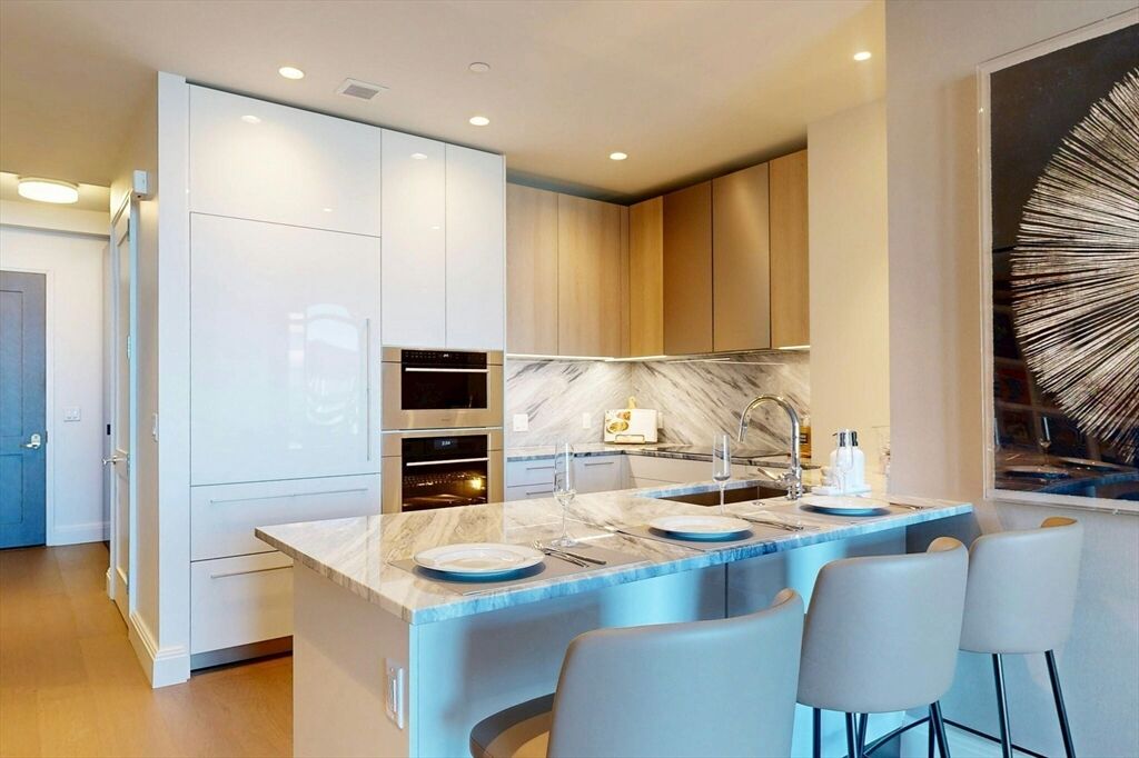 Property Photo:  240 Devonshire Street 3910  MA 02110 