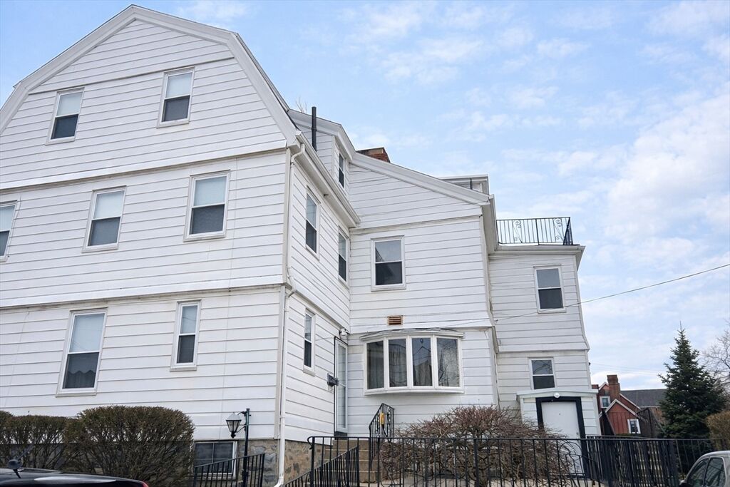 Property Photo:  55 Clarendon St 2  MA 02148 