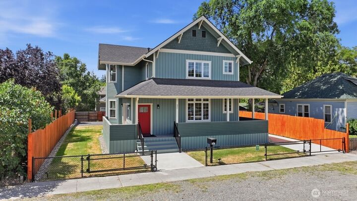 Property Photo:  607 N Kittitas Street  WA 98926 