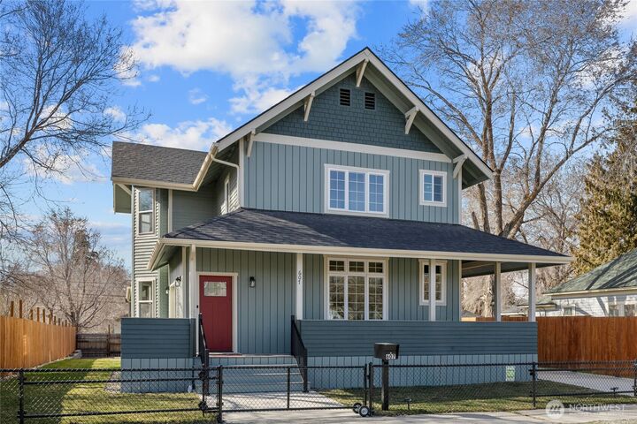 Property Photo:  607 N Kittitas Street  WA 98926 