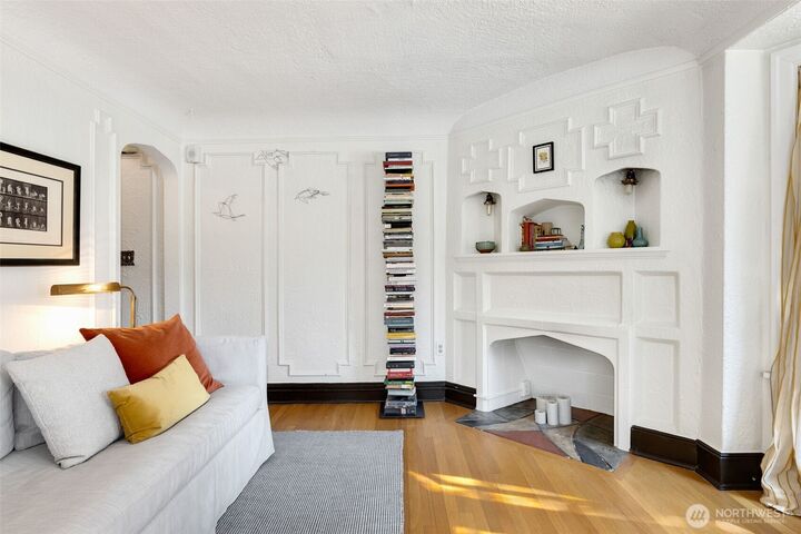 Property Photo:  1101  17th Avenue 201  WA 98122 