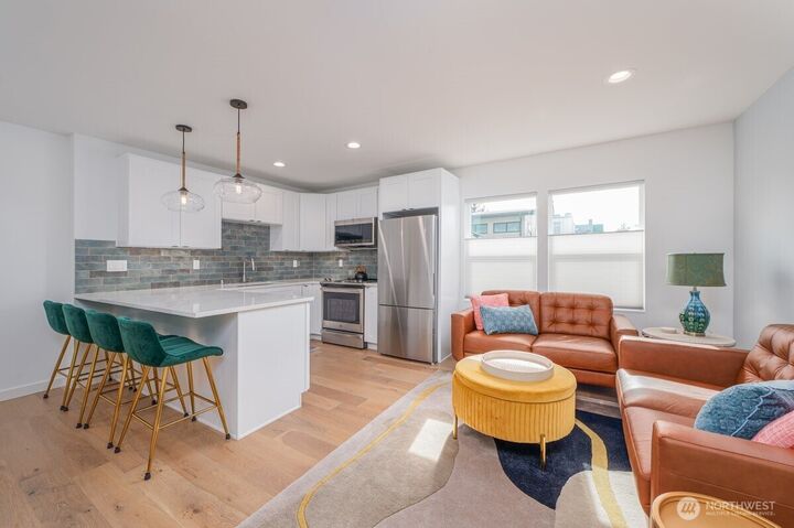 Property Photo:  3015  61 Avenue SW B  WA 98116 