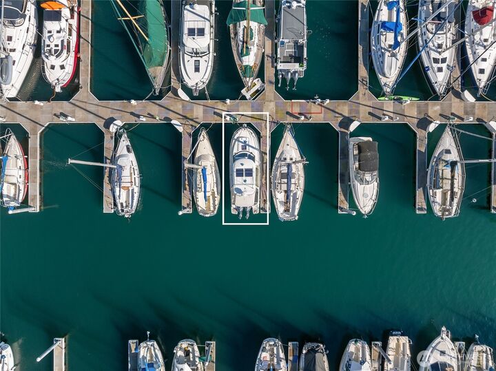 Property Photo: 141 Parfitt Way SW C36 WA 98110