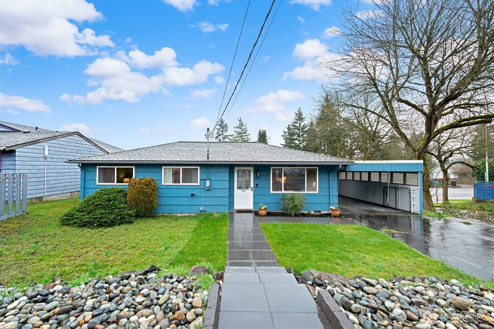 Property Photo:  9412  4th Avenue SW  WA 98106 