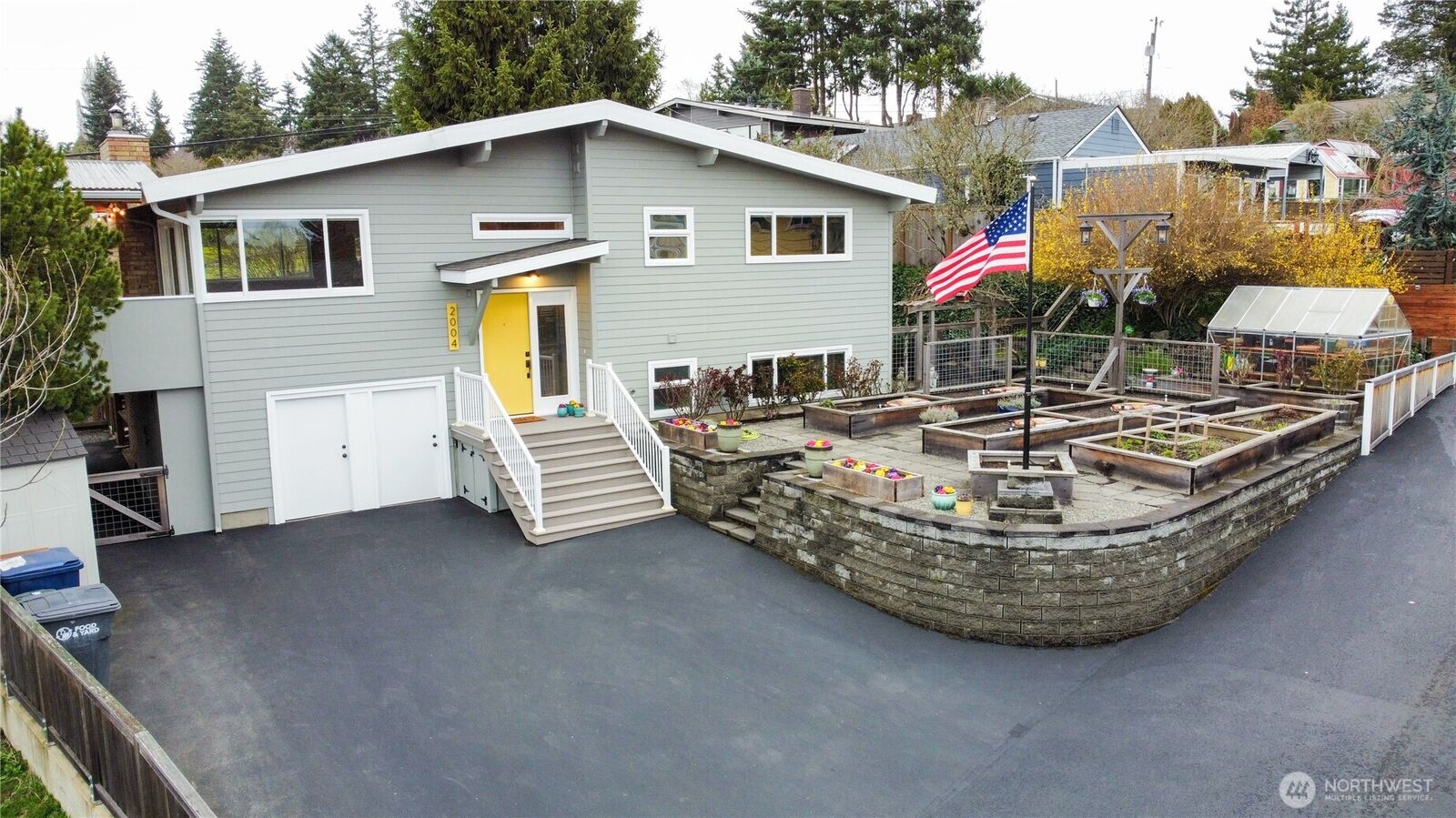 Property Photo:  2004 SW 117th Place  WA 98146 