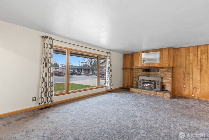 Property Photo: 32 Furney Street WA 98801