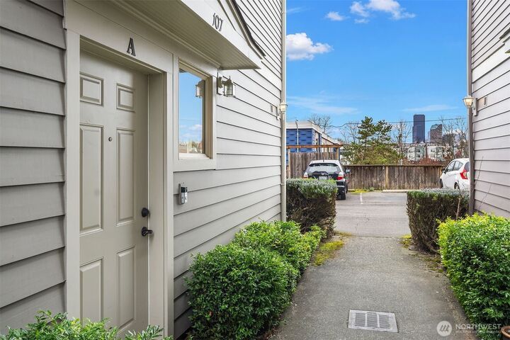 Property Photo:  107  23rd Avenue A  WA 98122 