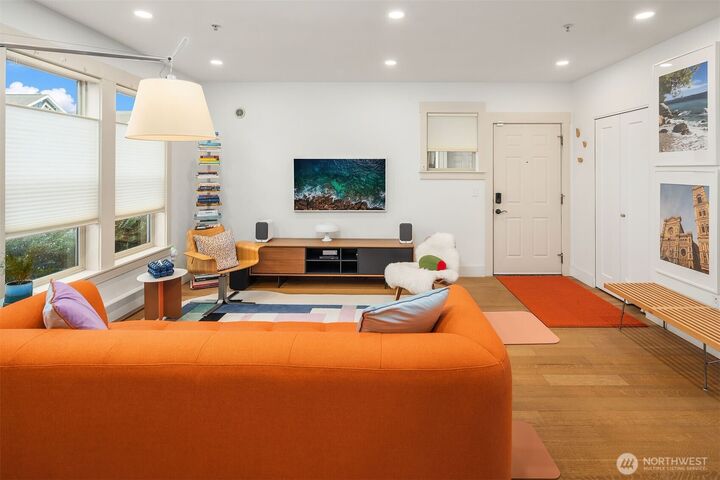 Property Photo: 107 23rd Avenue A WA 98122