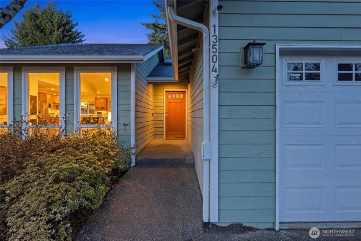 Property Photo:  13504  49th Avenue SE  WA 98296 