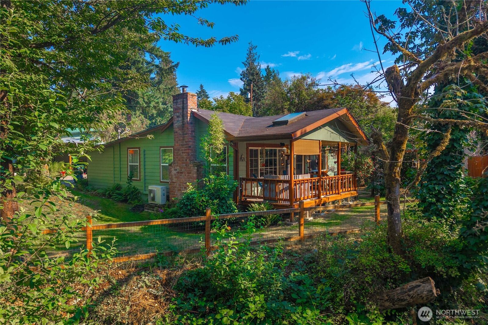 Property Photo: 23711 Dorre Don Way SE WA 98038