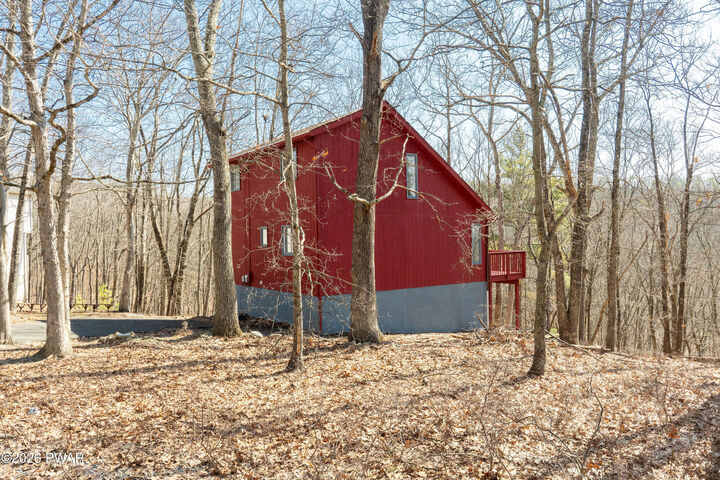 Property Photo:  5231 Woodbridge Drive E  PA 18324 