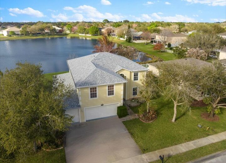 Property Photo:  6052 Ridge Lake Circle  FL 32967 
