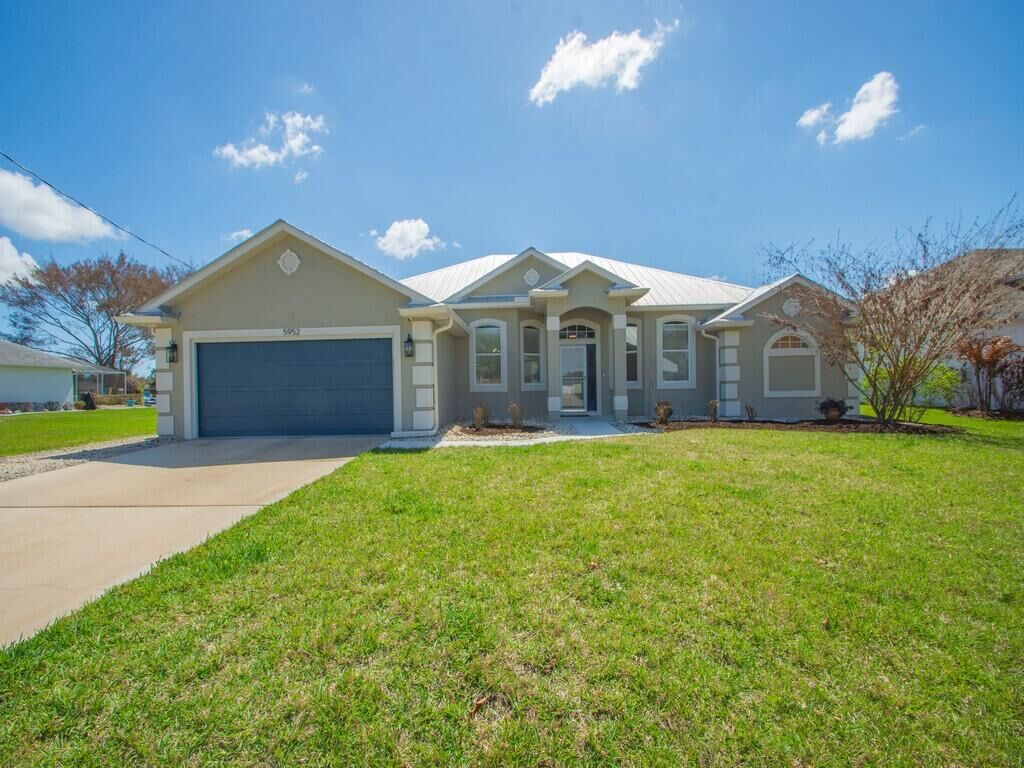 Property Photo:  5952 NW Favian Avenue  FL 34986 