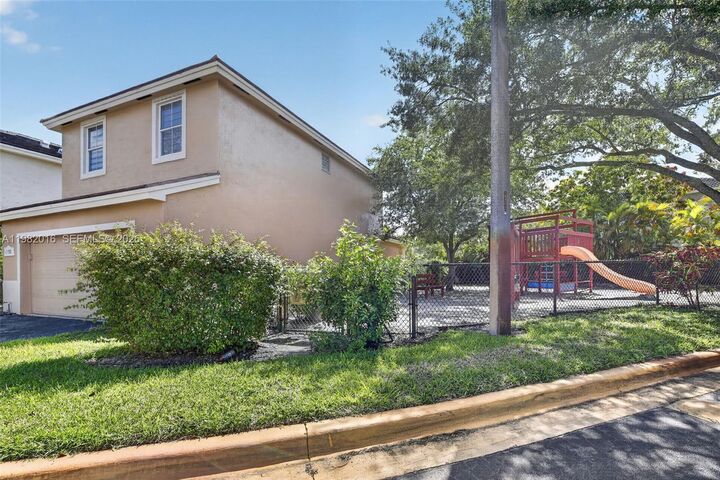 Property Photo:  6955 SW 148th Ln  FL 33331 