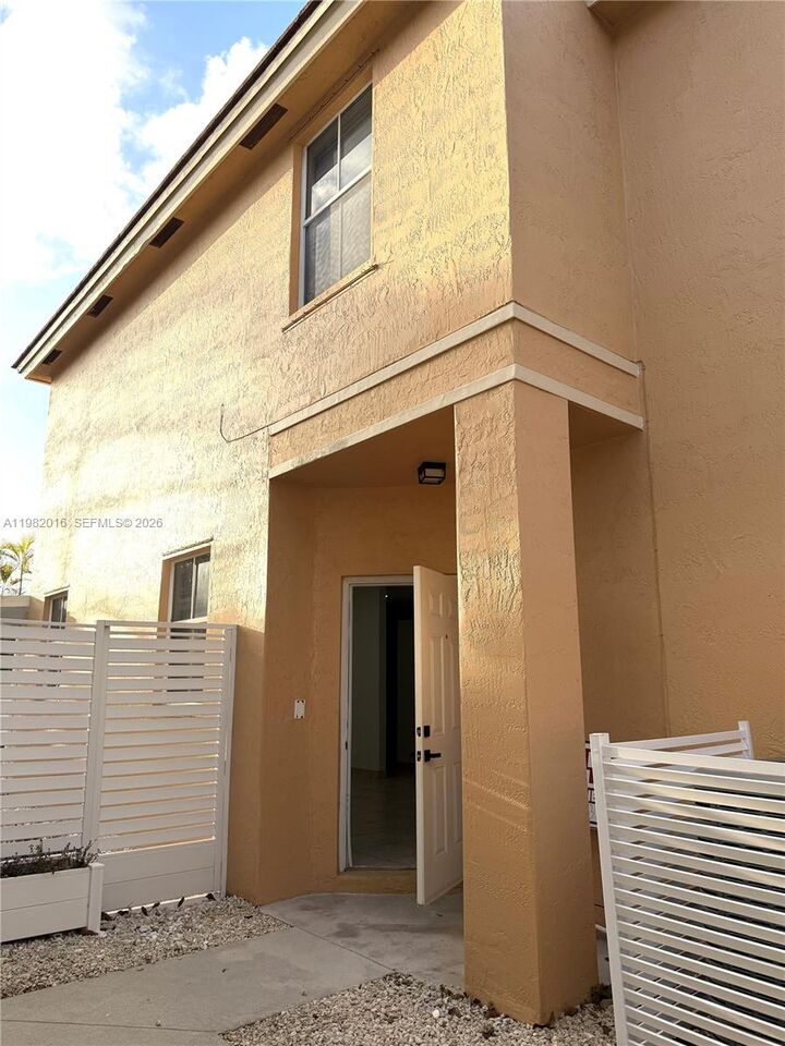 Property Photo: 6955 SW 148th Ln FL 33331