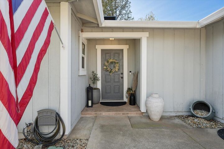 Property Photo:  1750 Hawthorne Court  CA 96002 