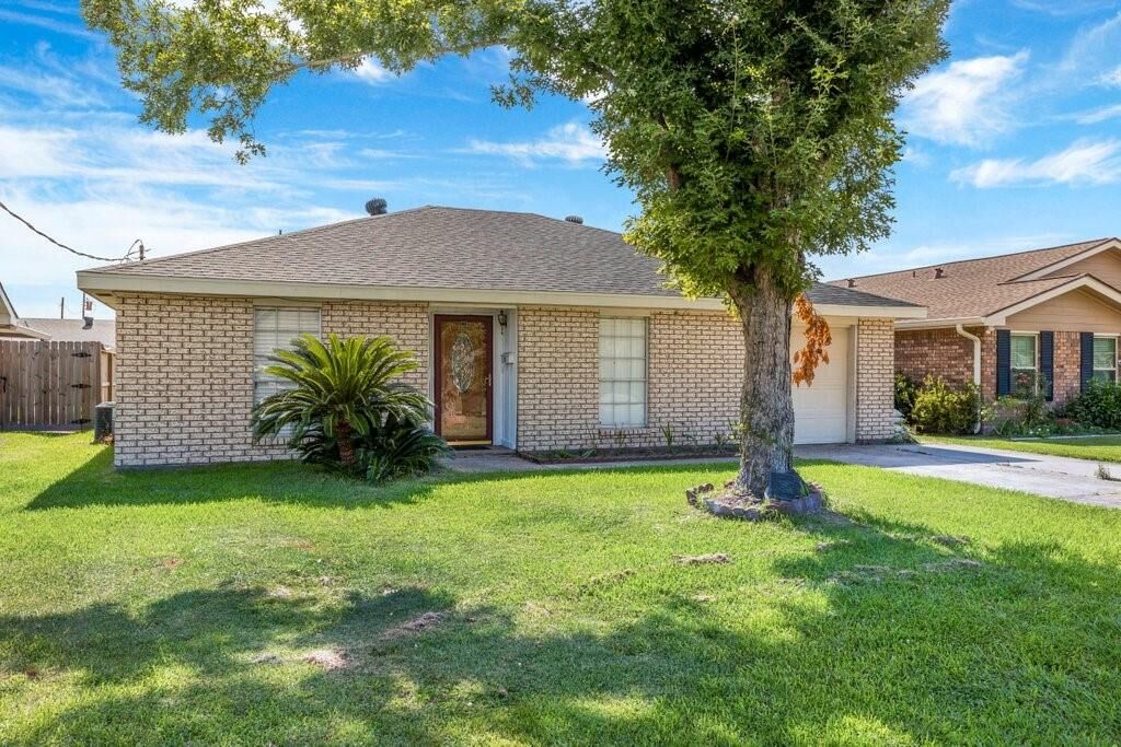 Property Photo: 4033 Brentwood Avenue LA 70607