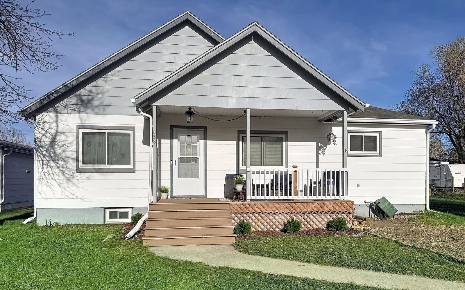 Property Photo:  858 N Burritt Avenue  WY 82834 