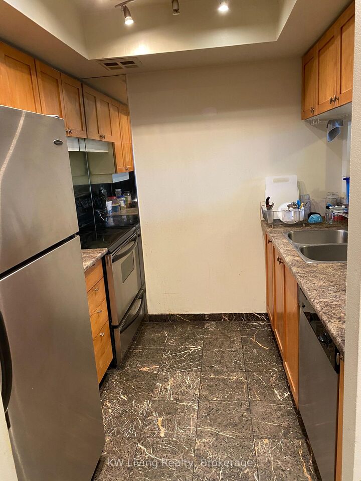 Property Photo: 250 Webb Drive 1207 ON L5B 3Z4