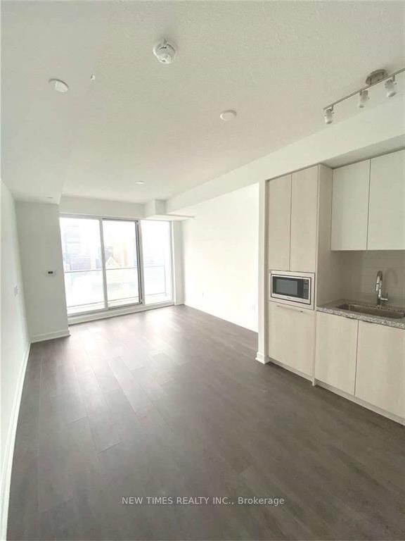 Property Photo: 125 Blue Jays Way 4910 ON M5V 0N5