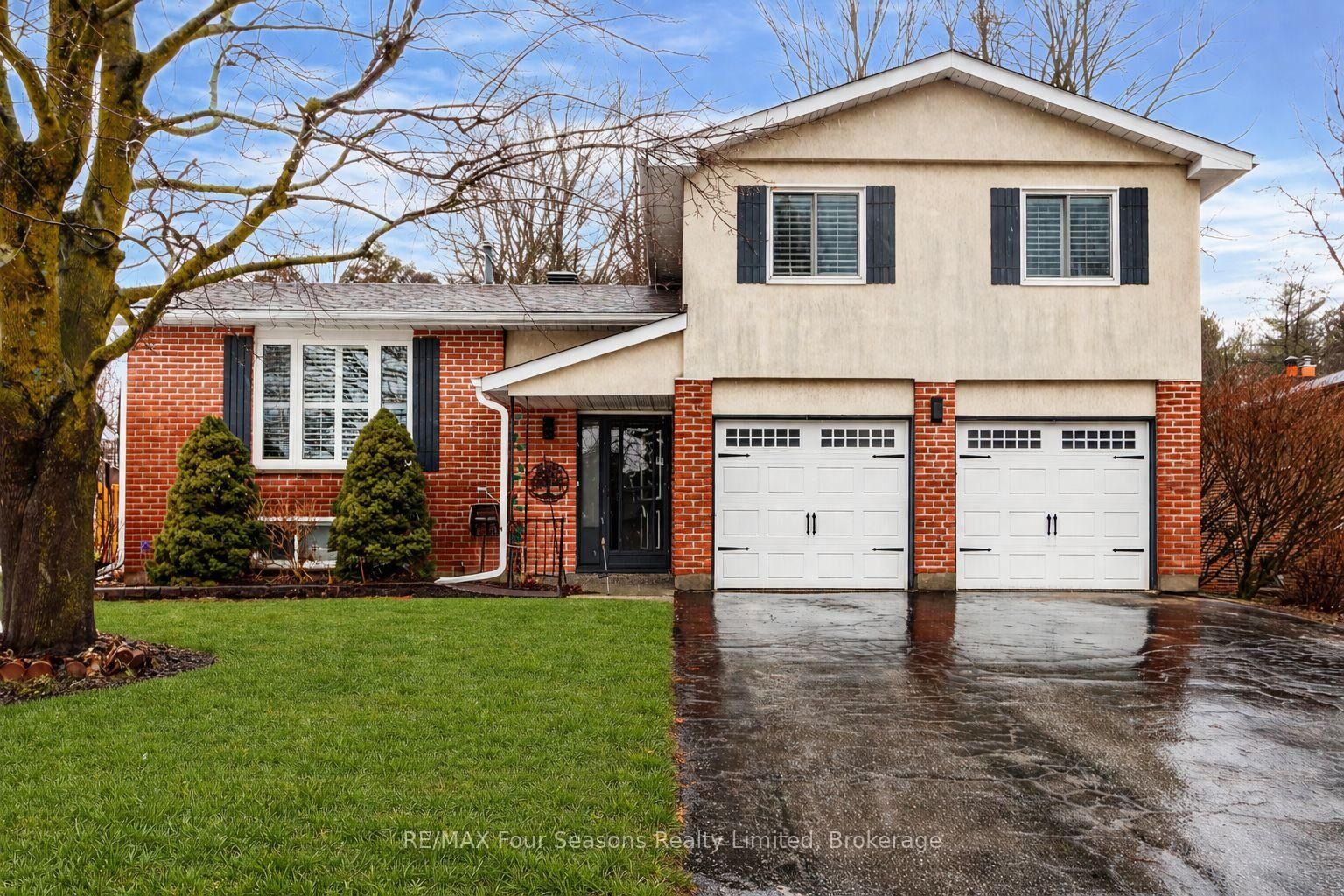 Property Photo: 218 Datas Drive ON L0M 1S0