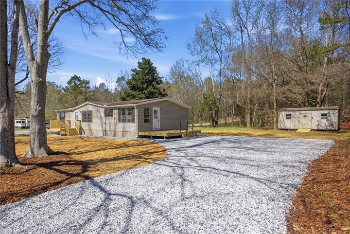 Property Photo: 202 Greenbriar Drive SC 29678