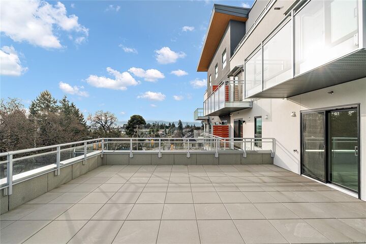 1102 Esquimalt Rd #307 — photo 1