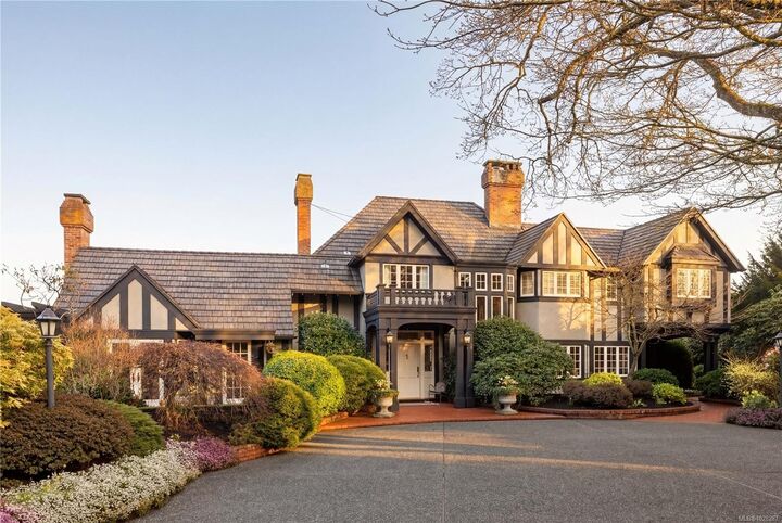 Property Photo:  3475 Upper Terrace Rd  BC V8R 6E6 