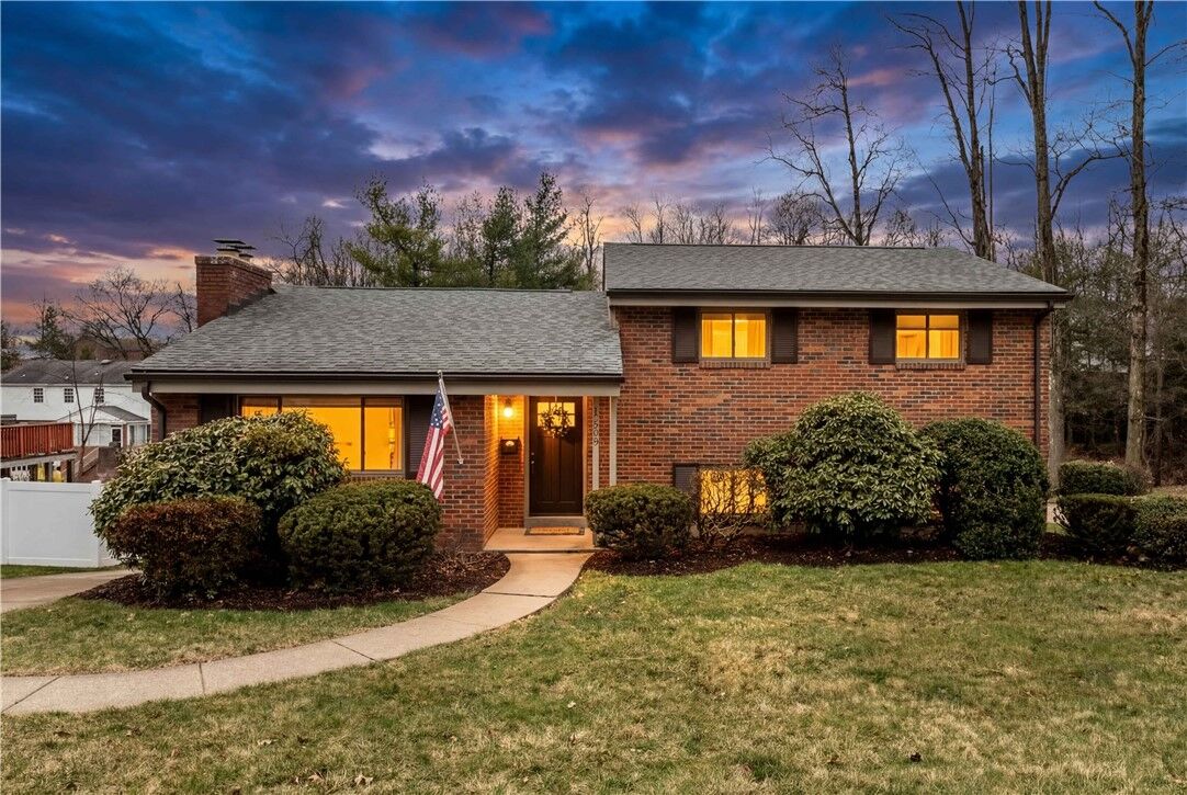 Property Photo:  1226 Harvest Dr  PA 15146 