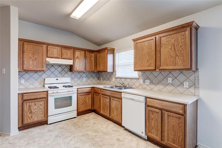 Property Photo:  405 Fort Thomas Place  TX 78664 