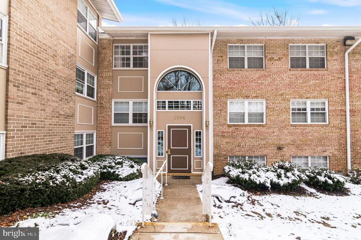 Property Photo:  1904 Wilson Lane 101  VA 22102 