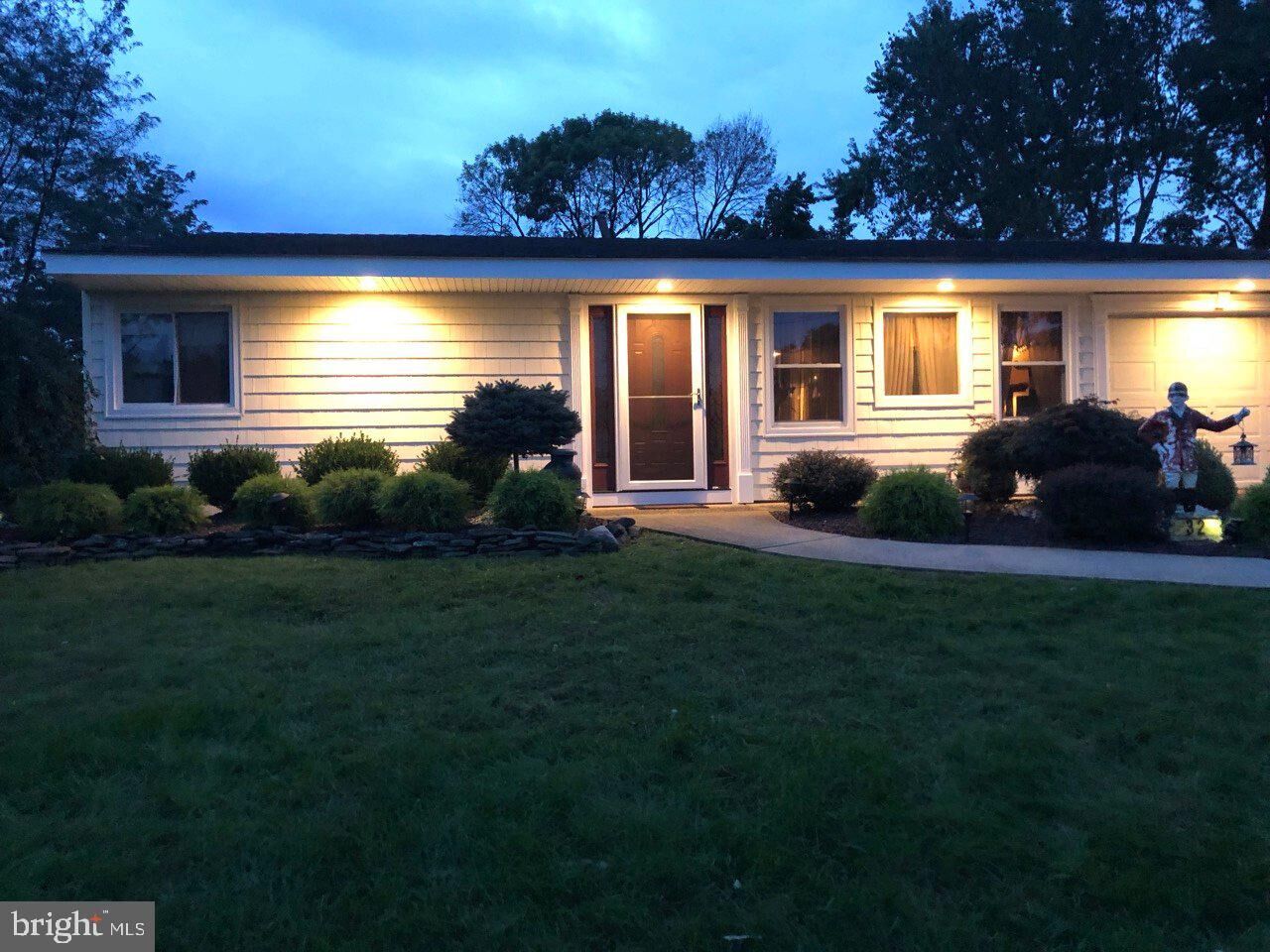 Property Photo:  32 Kingsley Road  NJ 08824 