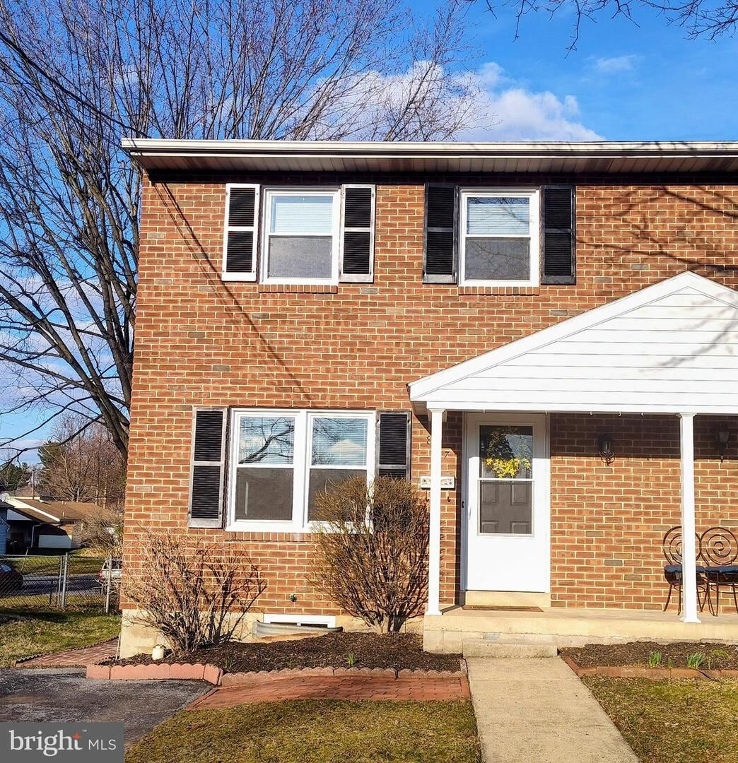 Property Photo:  827 S Locust Street  PA 17022 