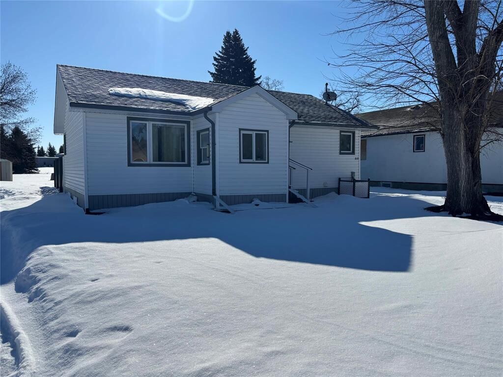 Property Photo: 212 Hossack Avenue MB R0K 1G0