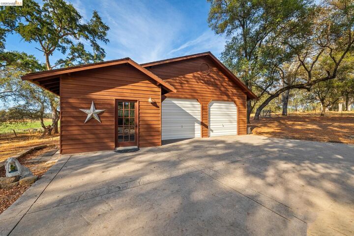 Property Photo: 10566 Thistledown CA 95327